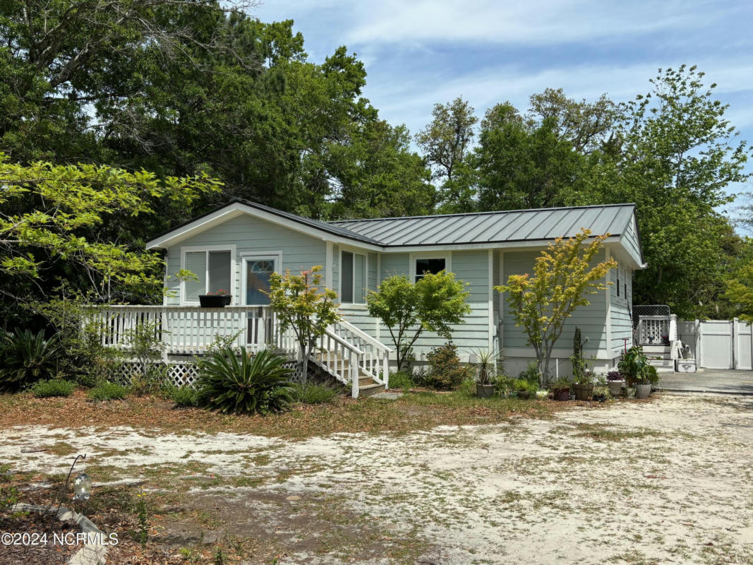 114 STUART AVE, SOUTHPORT, NC 28461, photo 1 of 14