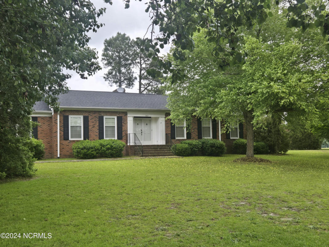1427 E MARTIN LUTHER KING DR, MAXTON, NC 28364, photo 1 of 38