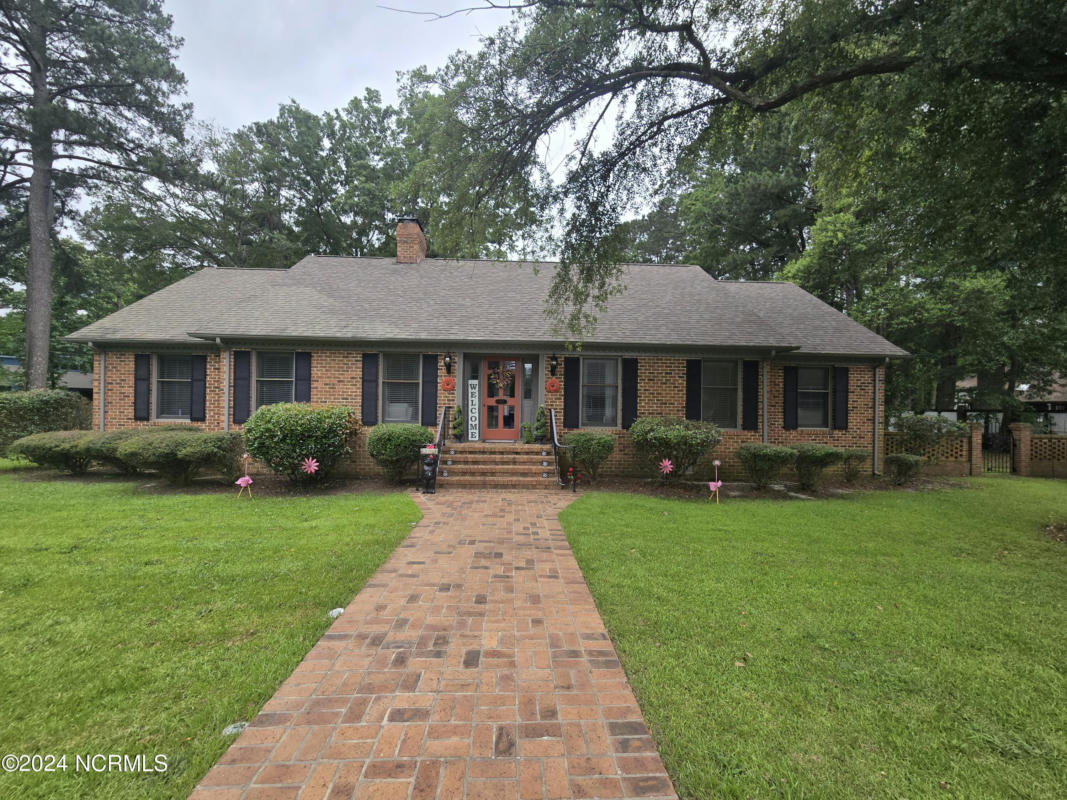 909 GILCHRIST ST, LAURINBURG, NC 28352, photo 1 of 21