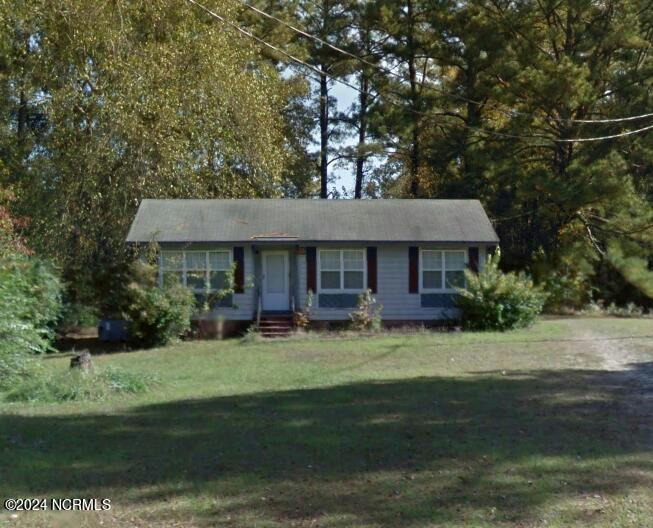 109 SNOWDEN ST, PRINCEVILLE, NC 27886, photo 1 of 9