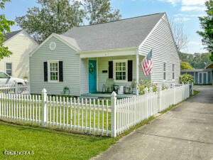 417 S RALEIGH ST, WALLACE, NC 28466 - Image 1